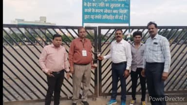 हुज़ूर: ₹57 लाख संपत्ति कर बकाया होने पर नगर निगम भोपाल के अधिकारियों ने बिट्ठन मार्केट ग्राउंड के गेट पर लगाया ताला