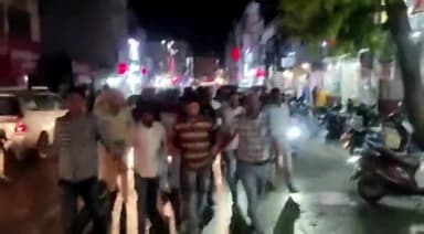 बड़गांव: टाउन हॉल के सामने चल रहे अवैध सट्टे को डीएसटी और सूरजपोल पुलिस ने पकड़ा, सटोरिया का निकाला मार्च