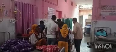 धौलपुर: सुआ के बाग के पास मोटरसाइकिल के सामने आवारा जानवर आ जाने से 35 वर्षीय व्यक्ति गिरकर हुआ गंभीर रूप से घायल