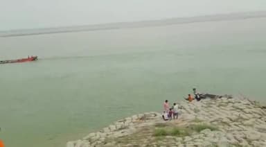 पटना ग्रामीण: दानापुर दियारा स्थित गंगहरा के पास गंगा में डूबी नाव, कई तैरकर निकले बाहर; एक लापता