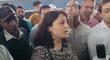 सिवनी: स्थानीय रेलवे स्टेशन पहुंचीं डीआरएम नमिता त्रिपाठी, कहा- जल्द ही सिवनी में प्रारंभ होगी यात्री ट्रेन