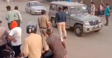 सिंगरौली: लंघाडोल पुलिस ने लंघाडोल बाजार में चेकिंग लगाकर पांच वाहन चालकों पर की चालानी कार्रवाई