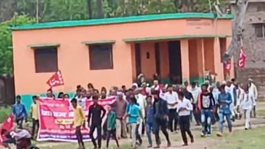 हरलाखी: उमगांव स्थित शहीद मैदान में 15वीं सीपीआई राज्य खेत मजदूर यूनियन महासम्मेलन में कार्यकर्ताओं का पहुंचना हुआ शुरू