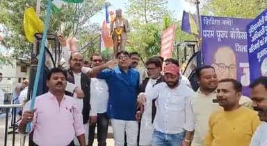 आदिवासियों के सम्मान में कांग्रेस पार्टी मैदान में
#टीम_राजा_मुबीन