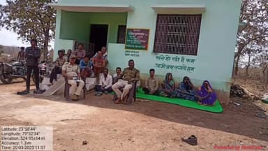 रैपुरा: वनपरीक्षेत्र अधिकारी रैपुरा राजित द्विवेदी ने बघवार कला व सगोनी वन समितियों में किसानों के साथ की बैठक