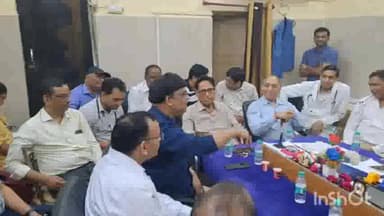 धौलपुर: शहर के अस्पतालों में डॉक्टरों ने 2 घंटे किया कार्य बहिष्कार, जयपुर में डॉक्टरों पर हुए लाठीचार्ज का किया विरोध