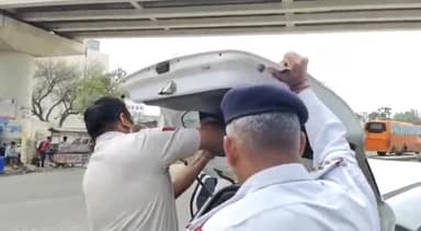 बहादुरगढ़: जिला पुलिस ने सेक्टर-9 सहित विभिन्न मार्गों पर चलाया वाहन चेकिंग अभियान, ब्लैक फिल्म चढ़ी 20 गाड़ियों का किया चालान