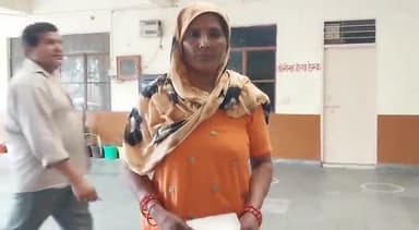 शामली: शामली में पुत्री के विवाह के 1 साल बाद भी नहीं मिला शादी का अनुदान, डीएम दफ्तर पहुंची पीड़ित माँ