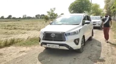 रोहतक: पूर्व मंत्री मनीष ग्रोवर ने ब्राह्मणवास समेत कई गांवों का दौरा कर बरसात की वजह से खराब हुई फसलों का लिया जायजा