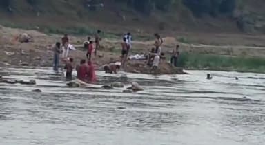 रहटगांव: ग्राम छीपानेर, गोंदागाँव व शमसाबाद के नर्मदा घाटों पर  भूतड़ी अमावस्या के मौके पर श्रद्धालुओं ने लगाई आस्था की डुबकी