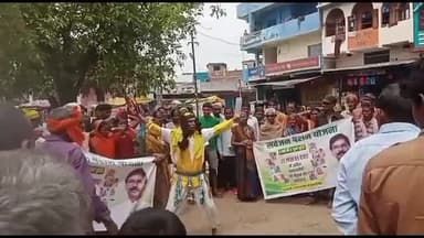 बरकागाँव: बड़कागांव में सामाजिक सुरक्षा कोषांग ने नुक्कड़ नाटक कर मुख्यमंत्री सर्वजन पेंशन योजना के बारे में चलाया जागरूकता अभियान