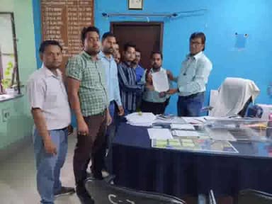 धौलपुर: कंप्यूटर ऑपरेटर ने कलेक्टर सीएमएचओ को दिया ज्ञापन