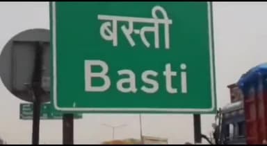 बस्ती: पॉलिटेक्निक चौराहे के पास एक बार फिर चला प्रशासन का बुलडोजर, लाखों की सरकारी भूमि कराई गई अतिक्रमण मुक्त