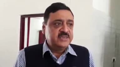 हरिद्वार: DM विनय शंकर पांडे ने ऋषिकुल में स्वास्थ्य अधिकारियों को बहुद्देश्यीय चिकित्सा शिविर के संबंध में दिए दिशा-निर्देश