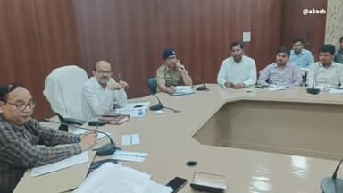 गाज़ीपुर: जिले में सड़क दुर्घटनाओं में आई तेजी के चलते अपर जिलाधिकारी ने राइफल क्लब में सड़क सुरक्षा समिति के साथ की बैठक