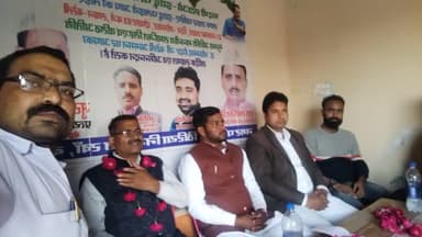 आगामी नगर निकाय चुनाव के मद्देनजर आज यूथ विंग प्रकोष्ठ की समीक्षा बैठक हुई कार्यक्रम में उपस्थित यूथ विंग प्रकोष्ठ के जिला प्रभारी प्रशांत मिश्रा जी जिलाध्यक्ष राम सिंह मौर्य यूथ विंग प्रकोष्ठ जिला अध्यक्ष अमन रज़ा जी तमाम साथी मौजूद रहे।