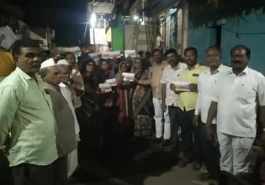 ಮುಂಡರಗಿ: ಪಟ್ಟಣದ 14 ಹಾಗೂ 15ನೇ ವಾರ್ಡ್ ನಲ್ಲಿ ಕಾಂಗ್ರೆಸ್ ಗ್ಯಾರಂಟಿ ಕಾರ್ಡ್ ವಿತರಣೆ