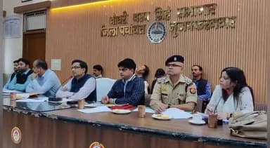 मुज़फ्फरनगर: कलेक्ट्रेट के जिला पंचायत सभागार में सहारनपुर मंडलायुक्त एम लोकेश के द्वारा उद्योग बंधुओं के साथ की गई बैठक