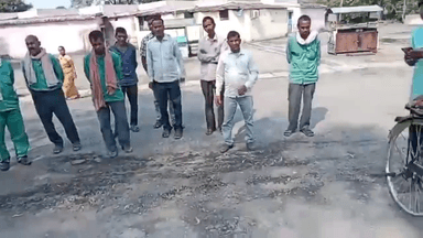 सिंगरौली: NTPC के सृष्टि इंजीनियरिंग में 3 महीने से सैलरी न मिलने से दर्जन भर मजदूरों ने NTPC प्रबंधन से वेतन दिलाने की मांग की