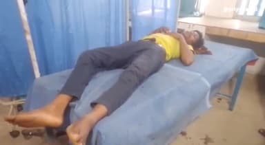 अररिया: गोढ़ी चौक के समीप बाइक से टक्कर लगने पर ग्रामीणों ने बाइक चालक के साथ की मारपीट, बाइक चालक सदर अस्पताल में भर्ती