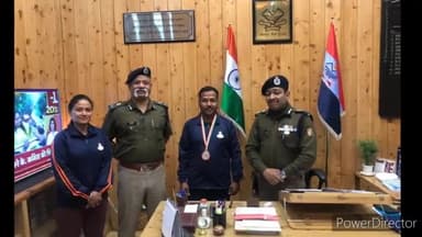 देहरादून: DGP अशोक कुमार ने PHQ में 42वीं एनटीपीसी सीनियर आर्चरी चैंपियनशिप में पदक प्राप्त करने वाले खिलाड़ियों को दी बधाई