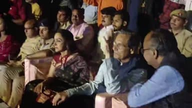 मथुरा: बृज रंगोत्सव महोत्सव में कन्हैया मित्तल के भजनों पर झूमे लोग, सांसद हेमा मालिनी भी रहीं मौजूद