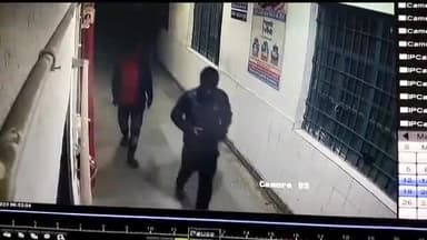 बेतिया: योगापट्टी थाने के सामने बाइक चोरी की घटना सीसीटीवी कैमरे में हुई कैद, पीड़ित के आवेदन पर पुलिस ने की जांच शुरू