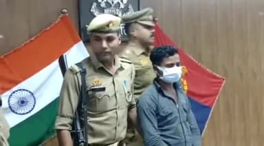 इटावा: कालीवाह मंदिर के पास से कोतवाली पुलिस ने शातिर लुटेरे को तमंचा एवं लूट के सामान समेत किया गिरफ्तार, SSP ने किया खुलासा