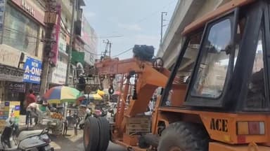 बहादुरगढ़: नगर परिषद बहादुरगढ़ ने रोहतक दिल्ली रोड पर स्ट्रीट लाइट ठीक करवाने का काम किया शुरू