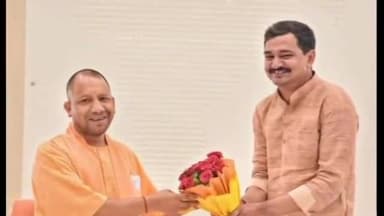 गाज़ीपुर: एमएलसी विशाल सिंह चंचल ने 11 कैंसर पीड़ितों को अपने जन्मदिन के मौके पर की आर्थिक मदद