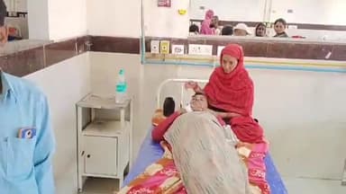 बेतिया: बरवा सेमरा घाट वार्ड नंबर-6 में दो पक्षों के बीच हुई मारपीट में 45 वर्षीय व्यक्ति घायल, जीएमसीएच में कराया भर्ती