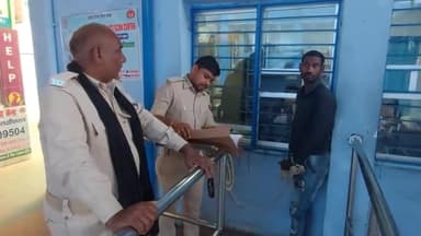 लखीसराय: लखीसराय जिले के सूर्यगढ़ा मुख्य बाजार से शराब पीकर हंगामा कर रहे युवक को पुलिस ने किया गिरफ्तार