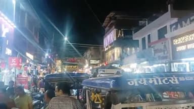 कानपुर: गोविंद नगर मार्केट में फुटपाथ पर लगी अवैध दुकानों की वजह से लगा भीषण जाम, राहगीर हुए परेशान