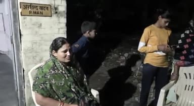 मऊ: रेलवे कॉलोनी में खाने की पट्टी खरीदने गई 3 साल की बच्ची हुई  गायब पट्टी बेचने वाला हुआ फरार  परिजन ने मीडिया को दी जानका