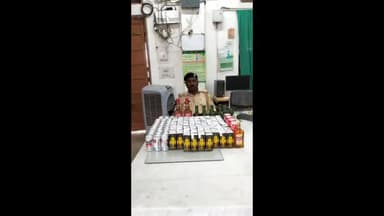 पटना ग्रामीण: पटना जंक्शन पर खड़ी श्रमजीवी एक्सप्रेस में लावारिस हालत में एक बोरा व एक बैग में पुलिस को मिली अवैध अंग्रेजी शराब