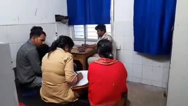 जमुई: प्रेम प्रसंग मे फरार प्रेमी जोड़े ने 5 माह के बाद चकाई  थाना मे किया सरेंडर मेडिकल के लिए लाया गया सदर अस्पताल