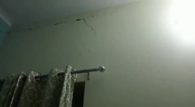 मुज़फ्फरनगर: चरथावल क्षेत्र में भूकंप के झटकों से मकानों में पड़ी दरारें, लोगों में फैला डर