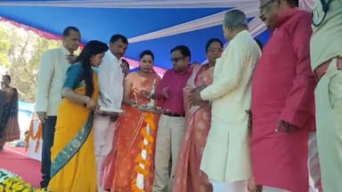 आरा: बिहार दिवस के मौके पर आरा के रमना मैदान स्टेडियम में कार्यक्रम हुआ आयोजित, डीएम व विधायक ने दीप जलाकर की शुरुआत