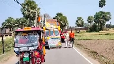 सिलाव: खोंदूपुर गांव के दुर्गा मंदिर से चैत्र नवरात्र के मौके पर निकाली गई कलश यात्रा, सैकड़ों महिलाओं ने लिया भाग