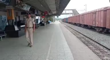 राजगीर: रेलवे स्टेशन परिसर से पुलिस ने एक वृद्ध व्यक्ति का शव किया बरामद, जांच में जुटी पुलिस
