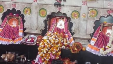 मथुरा: चैत्र नवरात्रि के प्रथम दिन भूतेश्वर स्थित कंकाली देवी का मां शैलपुत्री रूप में हुआ पूजन