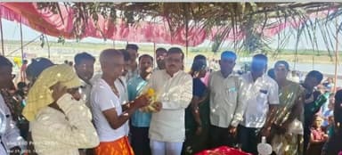 ಮುಂಡರಗಿ: ಕೊರ್ಲಹಳ್ಳಿ ಗ್ರಾಮದ ತುಂಗಭದ್ರಾ ನದಿ ತೀರದಲ್ಲಿ ಉಡಿ ತುಂಬುವ ಕಾರ್ಯಕ್ರಮ