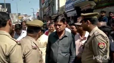 मुज़फ्फरनगर: पुलिस प्रशासन द्वारा नावल्टी चौक को बंद करने पर व्यापारियों ने किया प्रदर्शन, चौराहा खोले जाने की मांग की