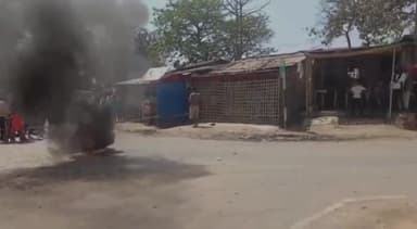 सुप्पी: मनियारी चौक पर मनीष कश्यप की गिरफ्तारी के विरोध में किया गया प्रदर्शन