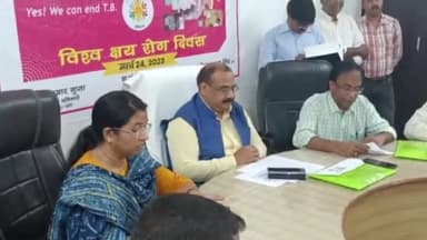 लखीमपुर: एएनएम ट्रेनिंग सेंटर सभागार में वर्ष 2022 में किए गए कार्यों को लेकर मुख्य चिकित्सा अधिकारी ने की प्रेस कॉन्फ्रेंस