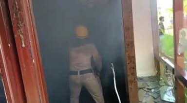 हरिद्वार: सिडकुल थाने के पास स्थित गत्ता फैक्ट्री में लगी आग, कड़ी मशक्कत के बाद  दमकल विभाग ने पाया आग पर काबू