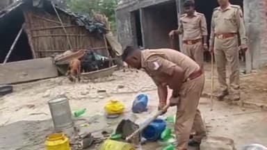 लखीमपुर: जिले के विभिन्न थाना क्षेत्रों में 190 लीटर अवैध कच्ची शराब व 1 अवैध शराब भट्टी बरामद, 12 आरोपी गिरफ्तार