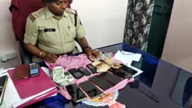 कुरूद: ग्राम सिवनीकला खार में जुआ खेलते 11 जुआरियों को पुलिस ने किया गिरफ्तार, ₹40 हज़ार नगदी 11 मोबाईल व दो बाइक बरामद