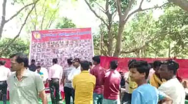 पंडौल: पंडौल के सरिसव पाही में शहीदों के सम्मान में आयोजित रक्तदान शिविर में 30 लोगों ने किया रक्तदान