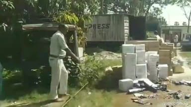 विभूतिपुर: विभूतिपुर थाना परिसर में 2600 लीटर विदेशी शराब को किया गया विनिष्ट, थानाध्यक्ष संदीप कुमार ने दी जानकारी